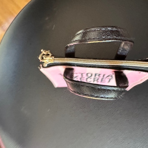 Victoria’s Secret Change Purse Keychain/Charm - Picture 10 of 11